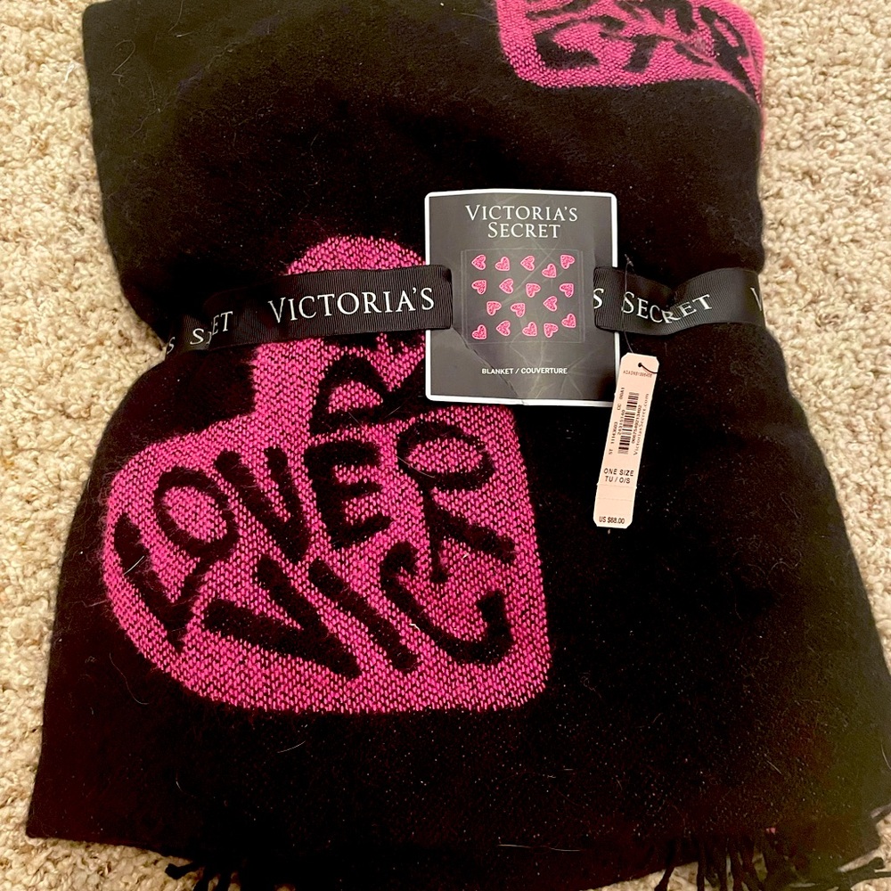 Victoria's Secret reversible Black blanket with Magenta hearts.